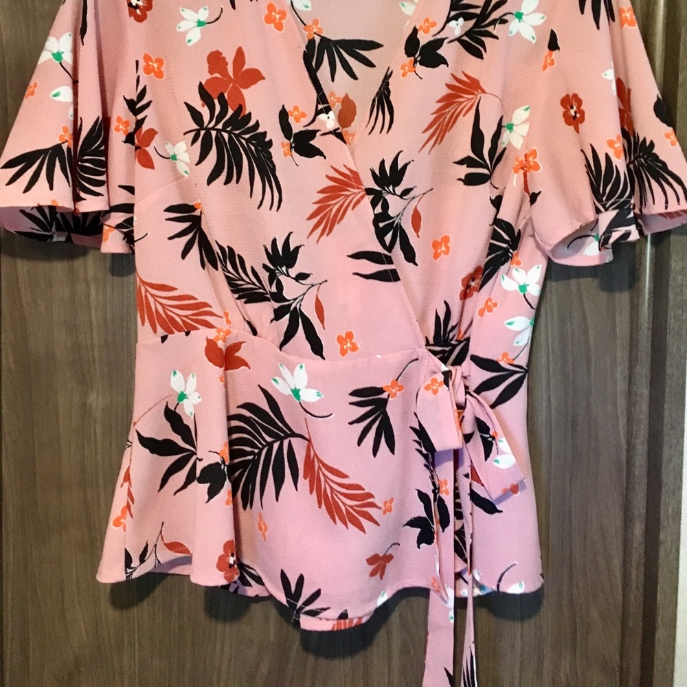 💗FLORAL TOP💗 - Picture 3 of 3